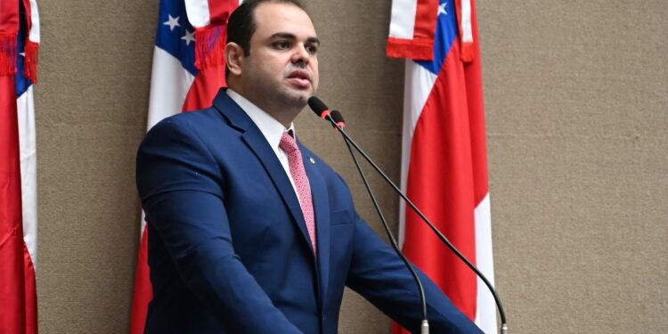 Lei de Roberto Cidade atenta para segurança digital em repartições públicas do Estado do Amazonas