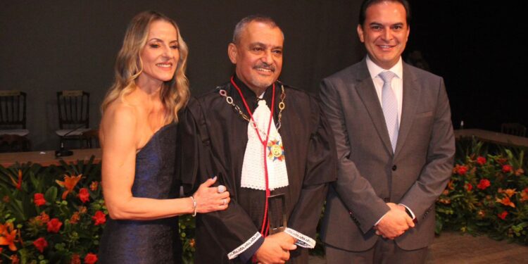 Prefeito de Parintins prestigia posse do novo presidente do Tribunal de Justiça do Amazonas
