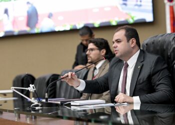 Cidade destaca iniciativa da polícia que segue diretrizes propostas por lei de sua autoria na proteção de crianças e adolescentes