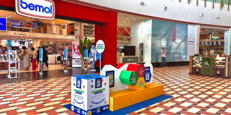 Manauara Shopping e GACC realizam campanha solidária para arrecadar roupas e sapatos