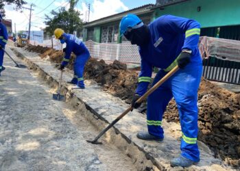 Implantação de redes de esgoto: obras têm início no conjunto Renato Souza Pinto, na Zona Norte de Manaus