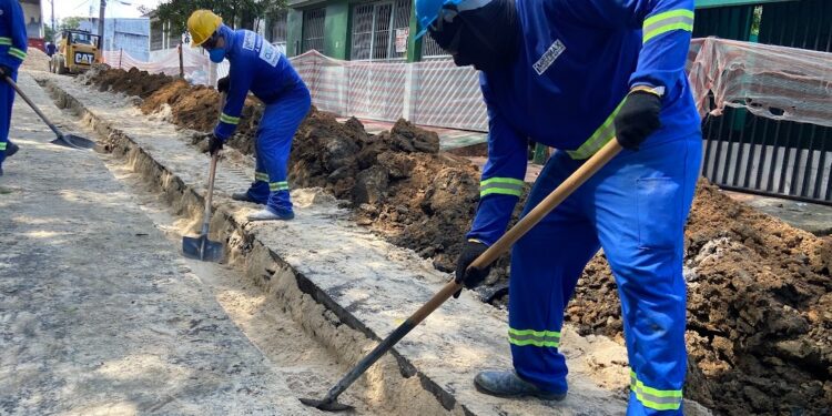 Implantação de redes de esgoto: obras têm início no conjunto Renato Souza Pinto, na Zona Norte de Manaus