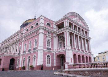 Descubra o encanto dos espaços culturais no entorno do Largo de São Sebastião em apenas alguns passos