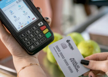 Servidor público aplica golpes de quase R$ 40 mil com cartões do Auxílio Estadual no Amazonas