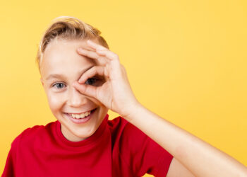 Especialistas explicam a relevância do acompanhamento oftalmológico na infância