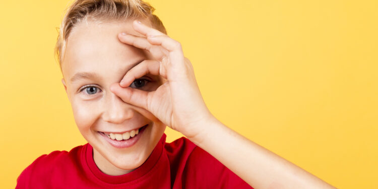 Especialistas explicam a relevância do acompanhamento oftalmológico na infância