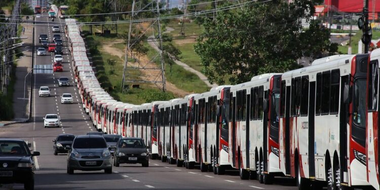 Justiça barra aumento da passagem de ônibus em Manaus; valor continua R$ 4,50