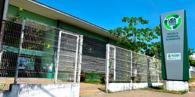 Pré-vestibular presencial da UEA: AprovENS divulga inscrições para 101 vagas em turmas macro