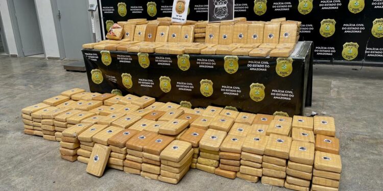 No Amazonas, dois traficantes são presos com mais de meia tonelada de drogas