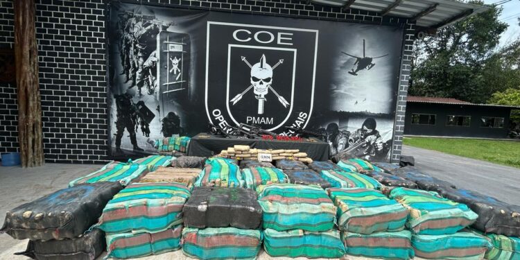 Polícias Militar e Federal apreendem 2 toneladas de drogas e armas no Amazonas