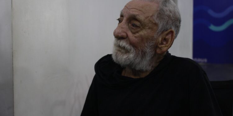 Secretaria entrega Carteira de Identidade Nacional a idoso de 108 anos em Manaus