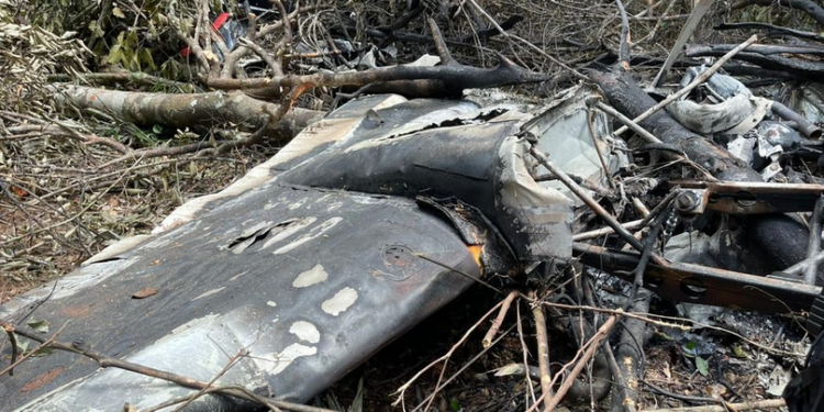 Traficantes morrem após FAB abater avião venezuelano com drogas no Amazonas