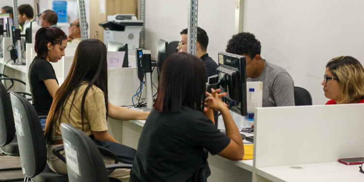 Sine Amazonas divulga 160 vagas de emprego para esta quinta-feira