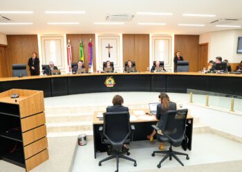 TCE-AM multa prefeito de Juruá por irregularidades em licitação de merenda escolar