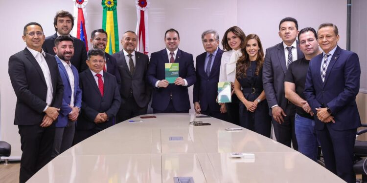 Presidentes da Aleam e do TJAM destacam relevância da obra que trata sobre a Constituição do Amazonas