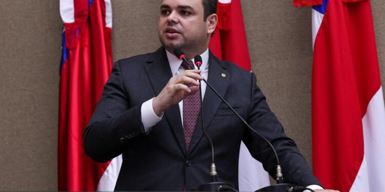 Roberto Cidade cobra que DNIT restabeleça a trafegabilidade entre os municípios de Humaitá e Apuí, na BR-230