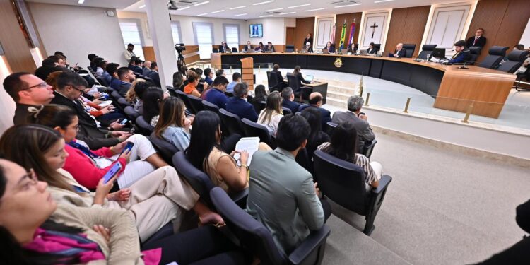 TCE-AM terá 119 processos em pauta na sessão desta terça-feira (11)