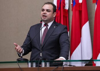 Após previsão de chuvas intensas em Manaus, Roberto Cidade volta a cobrar instalação de Comitê Municipal Permanente de Crise