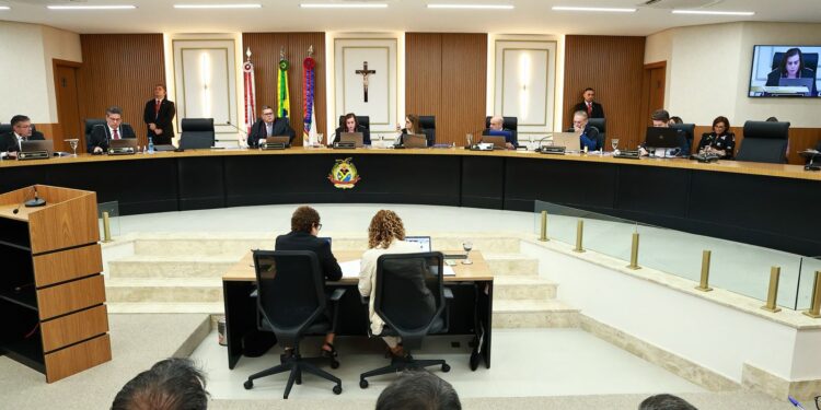 TCE-AM aplica R$ 31 mil em multas ao ex-prefeito de Careiro por irregularidades em licitações