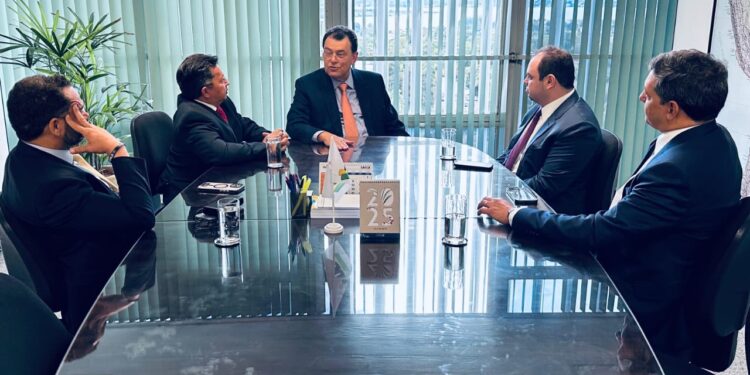 Senador Eduardo Braga recebe deputados estaduais e prefeitos do Amazonas em Brasília
