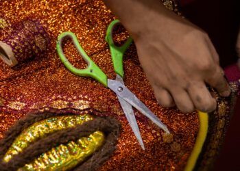 Carnaval na Floresta 2025: Geração de emprego e renda é realidade nos barracões das escolas de samba