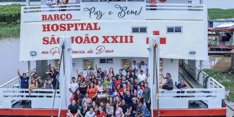 Barco Hospital São João XXIII presta mais de seis mil atendimentos na área de saúde a moradores de Manacapuru