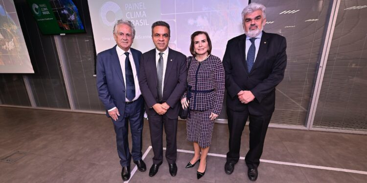 Presidente do TCE-AM participa do lançamento do Painel ClimaBrasil em Brasília