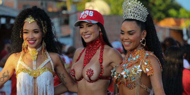 Escolas de samba de Manaus intensificam ensaios no último final de semana antes do Carnaval