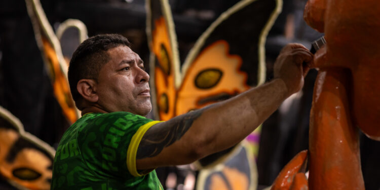 Carnaval na Floresta 2025: Geração de emprego e renda é realidade nos barracões das escolas de samba