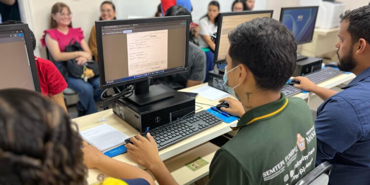 Sine Manaus oferta vagas em feira de empregabilidade na zona Centro-Sul