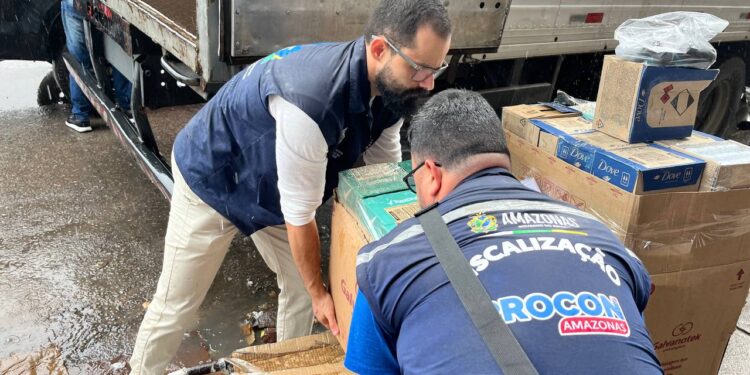 Procon apreende 1.800 frascos de desodorantes sem procedência em Manaus