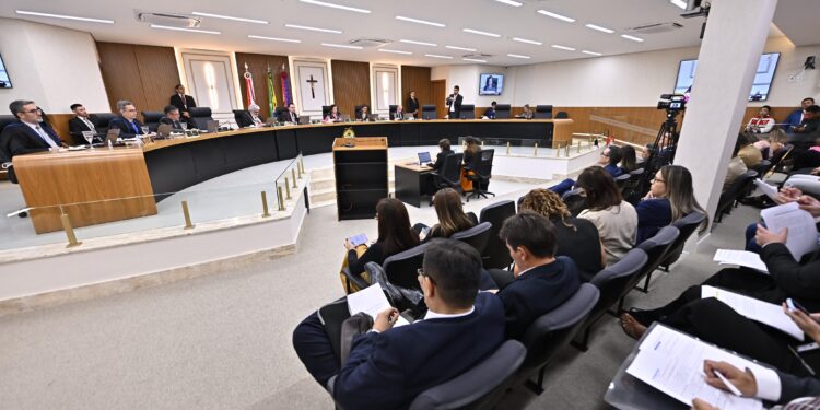 TCE-AM aplica mais de R$ 27 mil em multas por falhas na transparência em Silves e Presidente Figueiredo