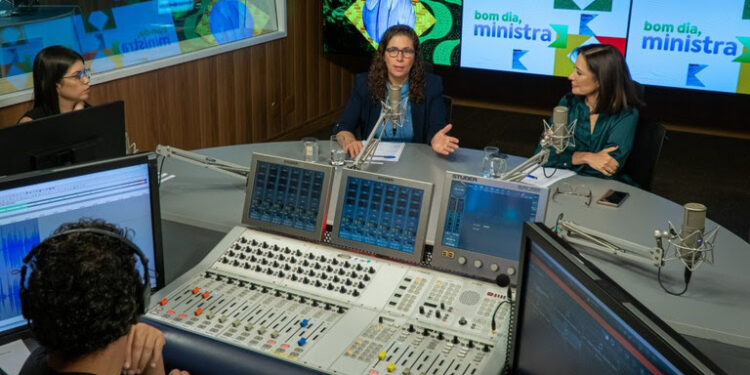 Esther Dweck celebra resultados do CNPU e prevê novo edital para 2025