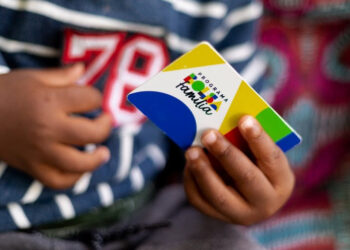 Quase 650 mil famílias da Amazonas recebem o Bolsa Família nesta segunda (17)