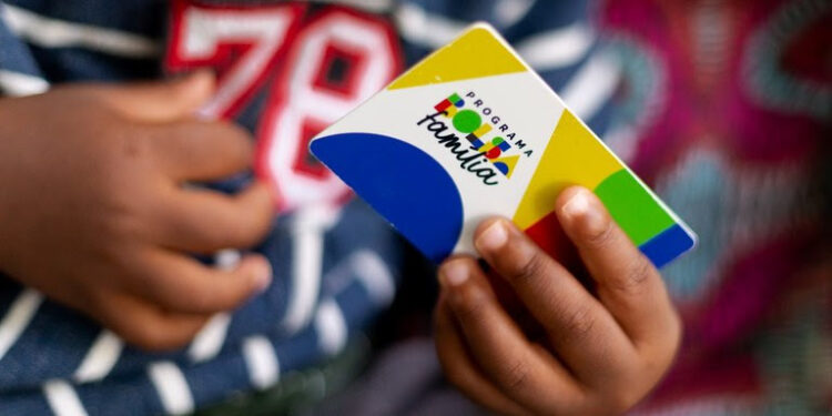 Quase 650 mil famílias da Amazonas recebem o Bolsa Família nesta segunda (17)