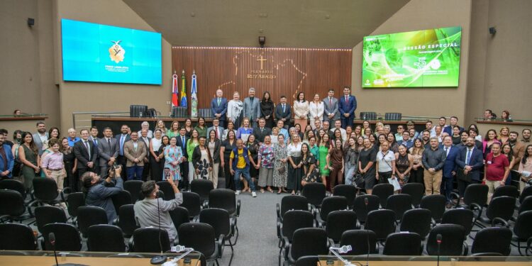 Defensoria do Amazonas recebe homenagem da Assembleia Legislativa pelos 35 anos de fundação 
