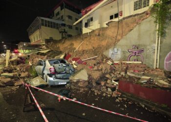 Corpo de Bombeiros recebeu mais de 190 chamados durante o forte temporal ocorrido em Manaus