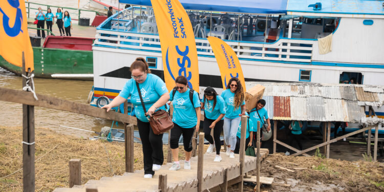 Sesc Amazonas leva serviços gratuitos à comunidade Nossa Senhora do Livramento