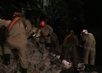 Deslizamento de terra atingiu 9 casas e matou uma soterrada em Manaus