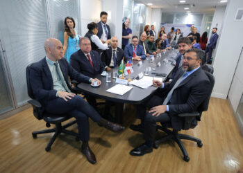 Governador Wilson Lima, Ministério das Cidades e Secretaria do Patrimônio da União assinam contrato para construção de moradias populares em antigo prédio da Receita Federal