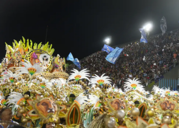Na despedida de Neguinho, Beija-flor conquista o 15º título do carnaval do Rio de Janeiro