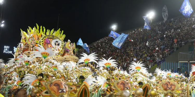Na despedida de Neguinho, Beija-flor conquista o 15º título do carnaval do Rio de Janeiro