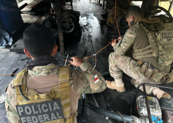 Forças destroem 23 balsas utilizadas no garimpo ilegal no rio Madeira, no Amazonas