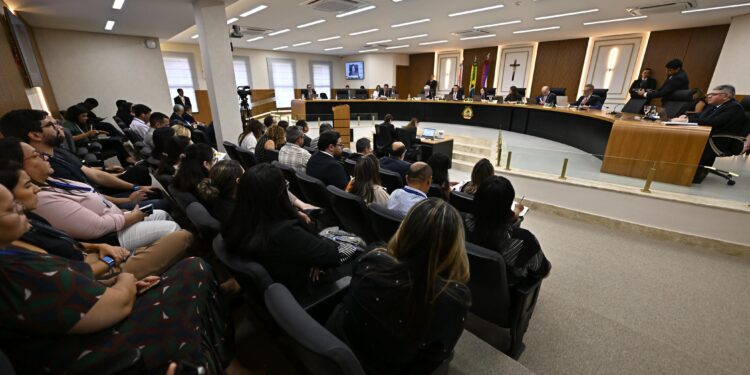 TCE-AM reprova contas e aplica multas a gestores das câmaras de Juruá e Caapiranga