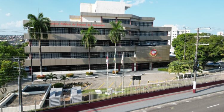 Ministério Público apura denúncias de viagem do prefeito David Almeida ao Caribe