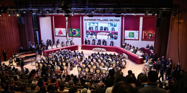Presidente do TCE-AM prestigia posse de ministra na presidência do Superior Tribunal Militar