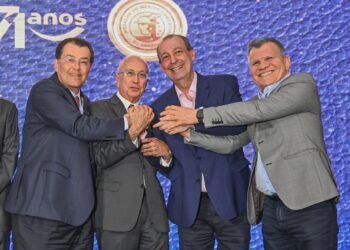 Fecomércio concede medalha a Braga por defesa da Zona Franca de Manaus