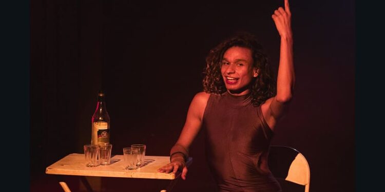 Estreia ‘Deusa Profana — A Aparição da Aparecida’, espetáculo criado e protagonizado por travestis em Manaus