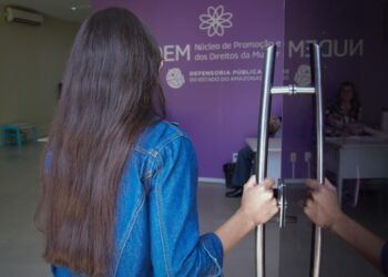 Órfãos do Feminicídio: Adolescente atendida pelo projeto da DPE-AM busca recomeço após perda trágica