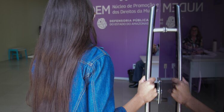 Órfãos do Feminicídio: Adolescente atendida pelo projeto da DPE-AM busca recomeço após perda trágica
